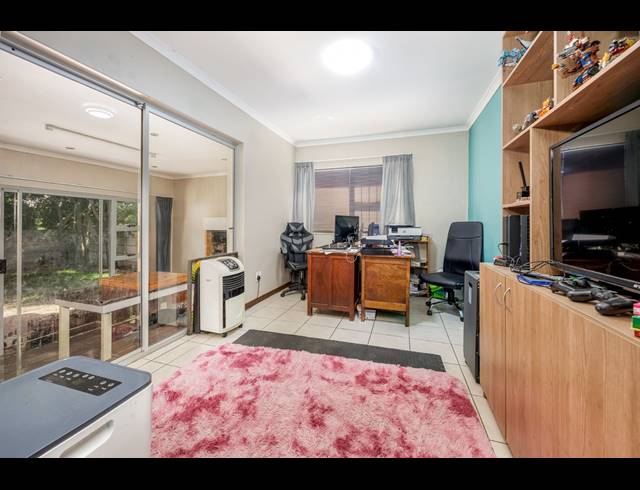 3 BEDROOM HOUSE FOR SALE IN SONSTRAAL HEIGHTS